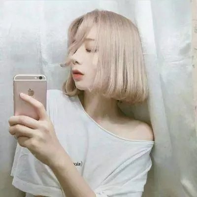夜孔雀海报